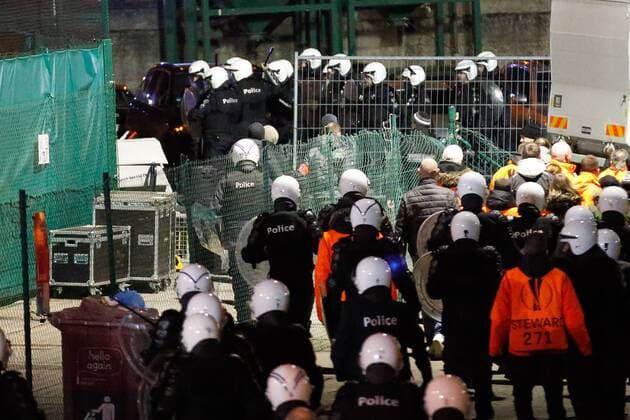 Illustration picture shows fighting supporters after the sixth and last game of the group stage (group G) of the Europa League competition between Belgian soccer team Standard de Liege and Dutch club Ajax Amsterdam in Liege, Thursday 08 December 2016. BRUNOxFAHY  x04994340x