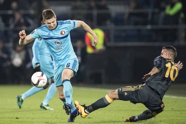 (L-R) Jan-Arie van der Heijden of Feyenoord, Robin van Persie of Fenerbahce SKduring the Europa League group A match between Feyenoord and Fenerbahce SK on December 08, 2016 at the Kuip stadium in Rotterdam, The Netherlands. Feyenoord v Fenerbahce SK UEFA Europa League 2016 2017 xVIxGerritxvanxKeulenxIVx 6729635