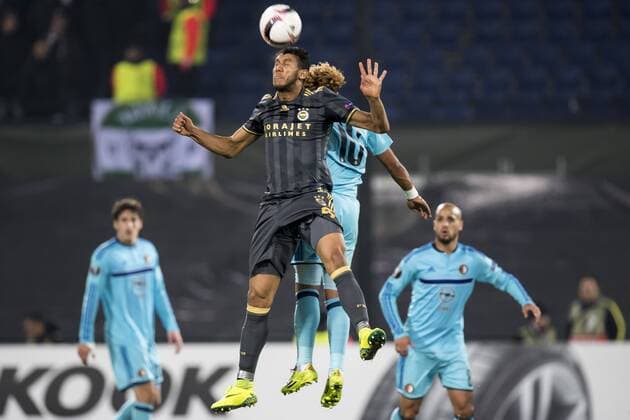 (L-R) Josef de Souza Dias of Fenerbahce SK, Tonny Vilhena of Feyenoordduring the Europa League group A match between Feyenoord and Fenerbahce SK on December 08, 2016 at the Kuip stadium in Rotterdam, The Netherlands. Feyenoord v Fenerbahce SK UEFA Europa League 2016 2017 xVIxGerritxvanxKeulenxIVx 6729640