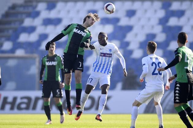 Sassuolo s Simone Missiroli and Genk s Mwbana Ally Samatta fight for the ball during a soccer game between Italian Club U.S. Sassuolo Calcio and Belgian team KRC Genk in Parma, Italy, Friday 09 December 2016, the sixth and last game of the group stage of the Europa League competition, in Group F. The match was scheduled for yesterday, but it was postponed due to heavy fog. YORICKxJANSENS  x04994421x