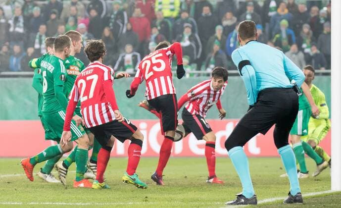 08.12.2016, Weststadion, Wien, AUT, UEFA EL, SK Rapid Wien vs Athletic Club Bilbao, Gruppe F, im Bild Torszene beim Tor zum 1:1 during a UEFA Europa League, group F game between SK Rapid Wien and Athletic Club Bilbao at the Weststadion, Vienna, Austria on 2016 12 08. Wien EX_PUC