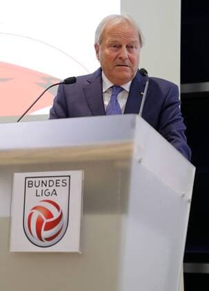 Fußball, Generalversammlung der österreichischen Bundesliga in Wien SOCCER - Bundesliga general meeting VIENNA,AUSTRIA,09.DEC.16 - SOCCER - tipico Bundesliga, Raiffeisen Forum, annual general meeting 2016. Image shows president Leo Windtner (OEFB). GEPAxpictures xWalterxLuger