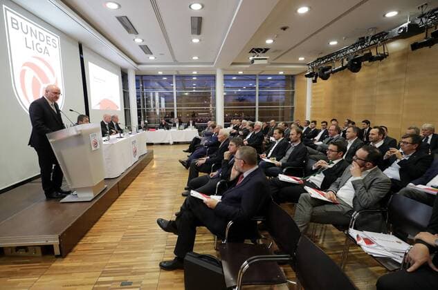 Fußball, Generalversammlung der österreichischen Bundesliga in Wien SOCCER - Bundesliga general meeting VIENNA,AUSTRIA,09.DEC.16 - SOCCER - tipico Bundesliga, Raiffeisen Forum, annual general meeting 2016. Image shows president Hans Rinner (Bundesliga) and members. GEPAxpictures xWalterxLuger