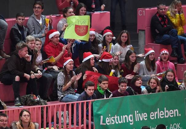 Volleyball 1. Bundesliga Saison 2016 2017 09.12.2016 TV Rottenburg - VCO Berlin Junge TV Rottenburg Fan in der Paul Horn Arena 