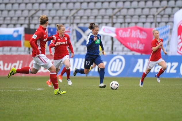 Carina Wenninger (FC Bayern Muenchen), Melanie Behringer (FC Bayern Muenchen, Mel Behringer) München, Deutschland, 11.12.2016, Frauenfußball, FC Bayern München - Turbine Potsdam, xKLx