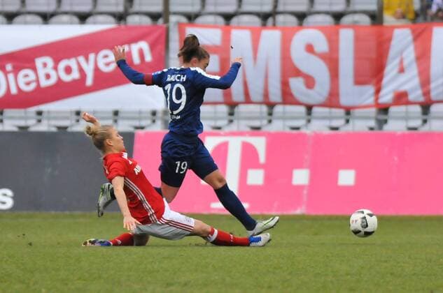 Felicitas Rauch (Turbine Potsdam), Leonie Maier (FC Bayern Muenchen, Leo Maier) München, Deutschland, 11.12.2016, Frauenfußball, FC Bayern München - Turbine Potsdam, xKLx