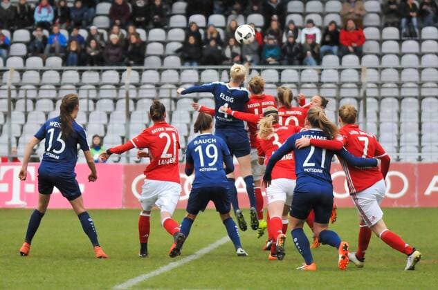 Johanna Elsig (Turbine Potsdam), Nora Holstad Berge (FC Bayern Muenchen) München, Deutschland, 11.12.2016, Frauenfußball, FC Bayern München - Turbine Potsdam, xKLx