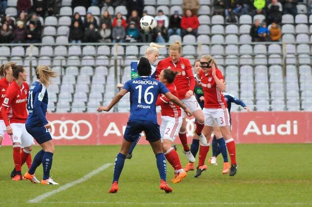 Johanna Elsig (Turbine Potsdam), Melanie Behringer (FC Bayern Muenchen, Mel Behringer) München, Deutschland, 11.12.2016, Frauenfußball, FC Bayern München - Turbine Potsdam, xKLx