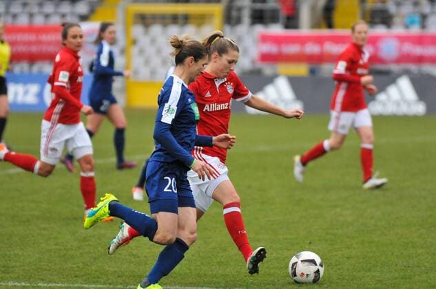 Bianca Schmidt (Turbine Potsdam), Verena Faisst (FC Bayern Muenchen) München, Deutschland, 11.12.2016, Frauenfußball, FC Bayern München - Turbine Potsdam, xKLx