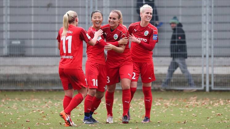 v.li.: Mandy Islacker (Frankfurt, 11), Yuki Nagasato (Frankfurt, 10), Torschützin Laura Störzel (Laura Stoerzel, Frankfurt, 3), Sophie Schmidt (Frankfurt, 12), jubeln über das Tor zum 0:1, Jubel, Torjubel, Torerfolg, celebrate the goal, goal, celebration, Jubel ueber das Tor, optimistisch, Action, Aktion, Fussball, Allianz Frauen-Bundesliga, TSG 1899 Hoffenheim - 1. FFC Frankfurt, xozx