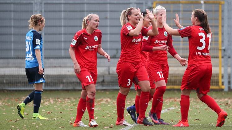 Spielerinnen des 1. FFC Frankfurt jubeln mit Torschützin Laura Störzel (Laura Stoerzel, Frankfurt, 3), jubeln über das Tor zum 0:1, Jubel, Torjubel, Torerfolg, celebrate the goal, goal, celebration, Jubel ueber das Tor, optimistisch, Action, Aktion, Fussball, Allianz Frauen-Bundesliga, TSG 1899 Hoffenheim - 1. FFC Frankfurt, xozx