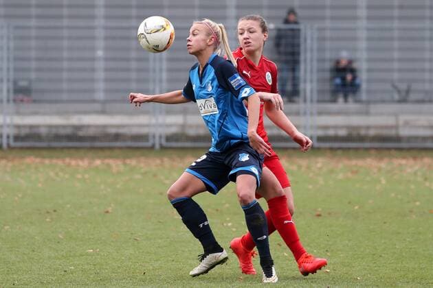 v.li.: Stephanie Breitner (TSG, 12), Tanja Pawollek (Frankfurt, 31), Zweikampf, Duell, duel, tackle, tackling, Dynamik, Action, Aktion, Fussball, Allianz Frauen-Bundesliga, TSG 1899 Hoffenheim - 1. FFC Frankfurt, xozx
