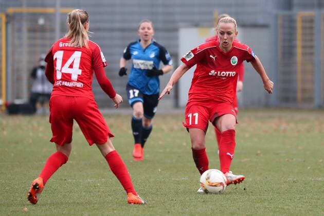 Mandy Islacker (Frankfurt, 11) am Ball, Fussball, Allianz Frauen-Bundesliga, TSG 1899 Hoffenheim - 1. FFC Frankfurt, xozx