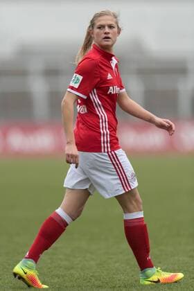 Im Bild Carina WENNINGER (FC Bayern München, 19), Fußball, Allianz Frauen Bundesliga, FC Bayern München - Turbine Potsdam, xmfx