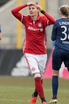 Im Bild Simone LAUDEHR (FC Bayern München, 21) ärgert sich über vergebene Chance, Fußball, Allianz Frauen Bundesliga, FC Bayern München - Turbine Potsdam, xmfx