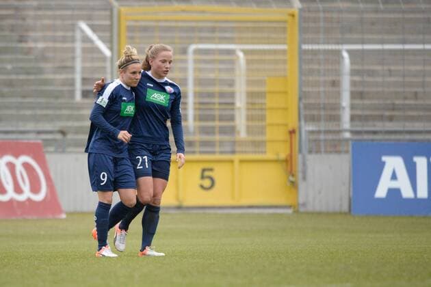 Svenja Huth (1. FFC Turbine Potsdam), Tabea Kemme (1. FFC Turbine Potsdam), v.li., Torjubel, FC Bayern Muenchen Frauen vs 1. FFC Turbine Potsdam, 11.12.16