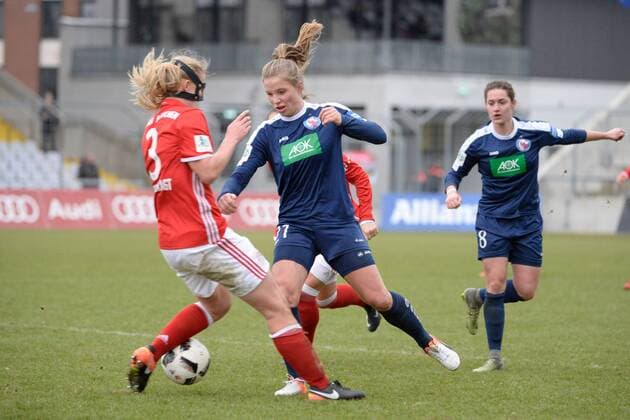 Stefanie Van der Gragt (FC Bayern Muenchen - Frauenfussball), Sarah Zadrazail (1. FFC Turbine Potsdam), Wibke Meister (1. FFC Turbine Potsdam), v.li., Aktion,m FC Bayern Muenchen Frauen vs 1. FFC Turbine Potsdam, 11.12.16