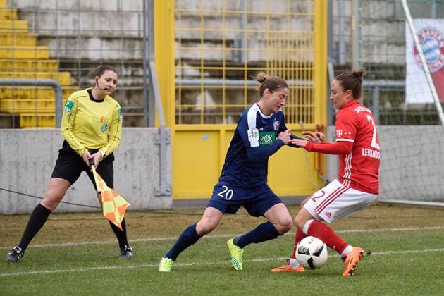 Bianca Schmidt (1. FFC Turbine Potsdam), Gina Lewandowski (FC Bayern Muenchen - Frauenfussball), v.li., Aktion, FC Bayern Muenchen Frauen vs 1. FFC Turbine Potsdam, 11.12.16