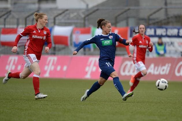 Melanie Behringer (FC Bayern Muenchen - Frauenfussball), Felicitas Rauch (1. FFC Turbine Potsdam), v.li., Aktion, FC Bayern Muenchen Frauen vs 1. FFC Turbine Potsdam, 11.12.16