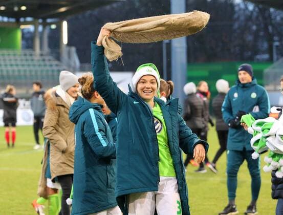 VfL vs Freiburg, Frauen Wolfsburg, Deutschland. 11.12.2016, FUßBALL - VfL Wolfsburg vs SC Freiburg, 1. Allianz Frauen Bundesliga, Saison 2016-17. Bild zeigt: Zsanett Jakabfi (VfL Wolfsburg) Wolfsburg