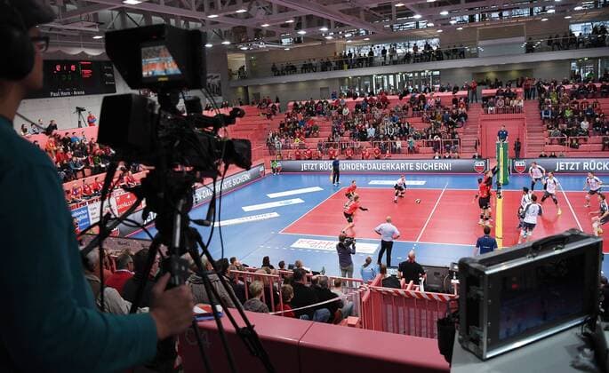 Volleyball 1. Bundesliga Saison 2016 2017 11.12.2016 TV Rottenburg - powervolleys Dueren Fernsehkamera in der Paul Horn Arena 