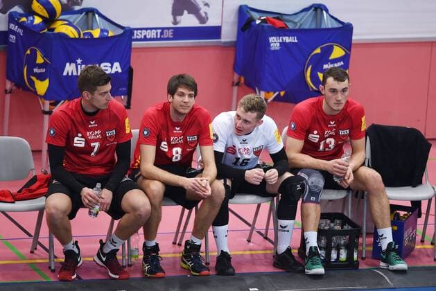 Volleyball 1. Bundesliga Saison 2016 2017 11.12.2016 TV Rottenburg - powervolleys Dueren Enttaeuschung TV Rottenburg; Sven Metzger, Felix Isaak, Johannes Elsaesser und Moritz Karlitzek (v.li.) 
