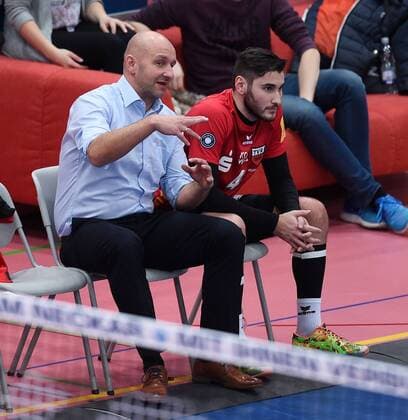 Volleyball 1. Bundesliga Saison 2016 2017 11.12.2016 TV Rottenburg - powervolleys Dueren Trainer Hans Peter Mueller - Angstenberger (li, TV Rottenburg) und Federico Cipollone (re, TV Rottenburg) 