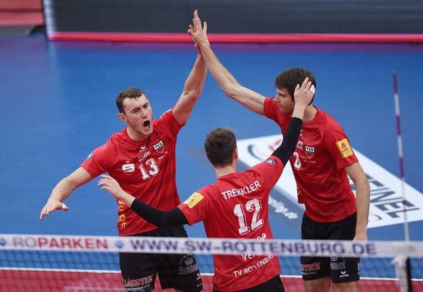 Volleyball 1. Bundesliga Saison 2016 2017 11.12.2016 TV Rottenburg - powervolleys Dueren JUBEL TV Rottenburg; Moritz Karlitzek, Phillip Trenkler und Felix Isaak (v.li.) 