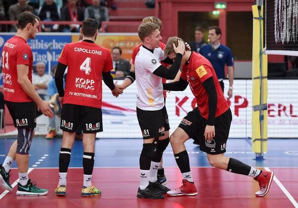 Volleyball 1. Bundesliga Saison 2016 2017 11.12.2016 TV Rottenburg - powervolleys Dueren Enttaeuschung TV Rottenburg; Moritz Karlitzek, Federico Cipollone, Johannes Elsaesser und Friederich Nagel (v.li.) 