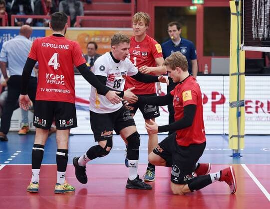 Volleyball 1. Bundesliga Saison 2016 2017 11.12.2016 TV Rottenburg - powervolleys Dueren Enttaeuschung TV Rottenburg; Federico Cipollone, Johannes Elsaesser, Dirk Mehlberg und Friederich Nagel (v.li.) 