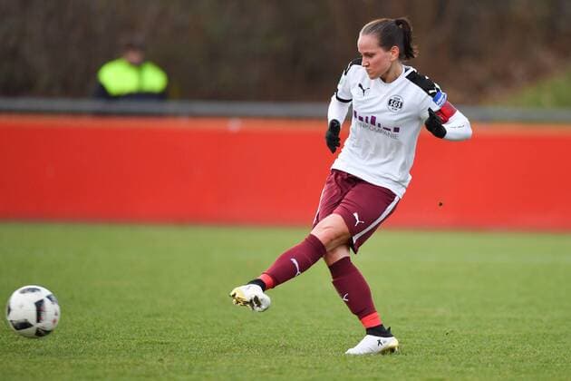 Irini Ioannidou (SGS Essen) (11) schiesst Elfmeter zum 1:4, Fussball, Allianz Frauen-Bundesliga, Bayer 04 Leverkusen - SGS Essen, xmkx