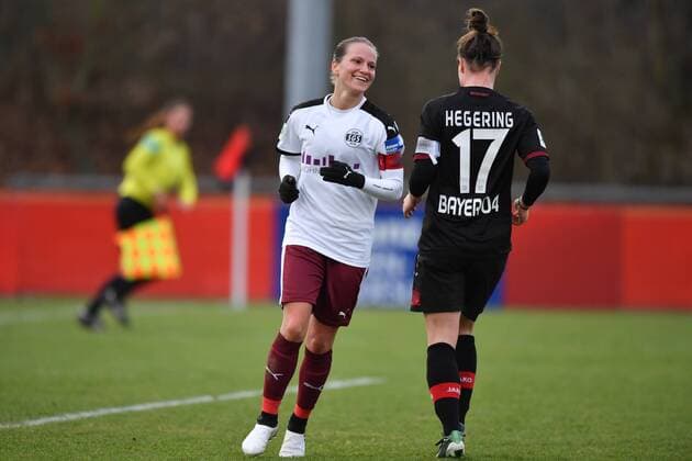 Irini Ioannidou (SGS Essen) (11) dreht strahlend nach ihrem Elfmetertor ab ., Fussball, Allianz Frauen-Bundesliga, Bayer 04 Leverkusen - SGS Essen, xmkx