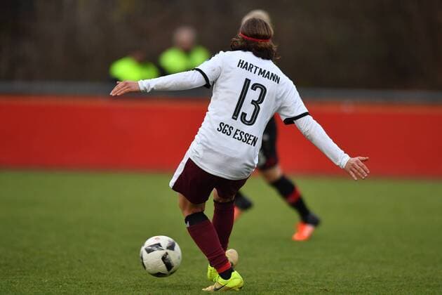 Charline Hartmann (SGS Essen) (13) schiebt zum 1:5 ein, Fussball, Allianz Frauen-Bundesliga, Bayer 04 Leverkusen - SGS Essen, xmkx