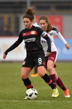Ramona Petzelberger (Bayer 04 Leverkusen) (8) im ZWeikampf mit Jana Feldkamp (SGS Essen) (4), Fussball, Allianz Frauen-Bundesliga, Bayer 04 Leverkusen - SGS Essen, xmkx