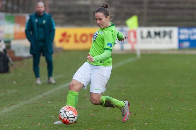 Samantha Dick (VfL Wolfsburg II, 22) am Ball, Fussball, 2. Frauen-Bundesliga Nord, SV Meppen - VfL Wolfsburg II, xobx