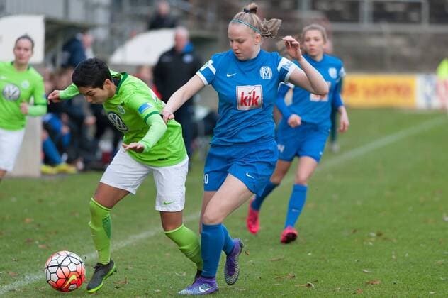 v.li.: Cagla Korkmaz (VfL Wolfsburg II, 23) im Zweikampf mit Janna Härtel (Haertel, SV Meppen, 20), Fussball, 2. Frauen-Bundesliga Nord, SV Meppen - VfL Wolfsburg II, xobx