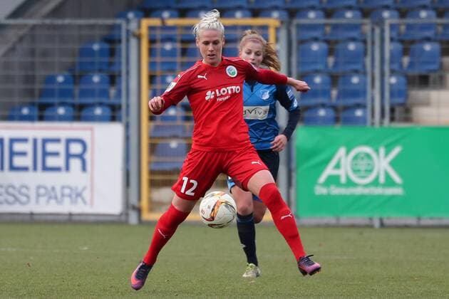 v.li.: Sophie Schmidt (Frankfurt, 12), Tabea Waßmuth (Tabea Wassmuth, TSG, 28), Fussball, Allianz Frauen-Bundesliga, TSG 1899 Hoffenheim - 1. FFC Frankfurt, xozx