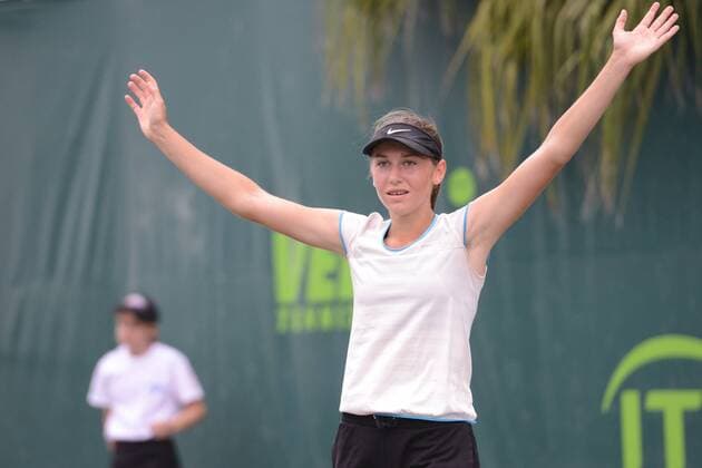 Tennis, Kaja Juvan gewinnt Metropolia Orange Bowl in Plantation December 11, 2016 - Plantation, Florida, United States - KAJA JUVAN of Slovenia celebrates winning the Metropolia Orange Bowl International Tennis Championship in Plantation Florida Tennis 2016 - Metropolia Orange Bowl International Tennis Championship - ZUMAl132 20161211_zap_l132_009