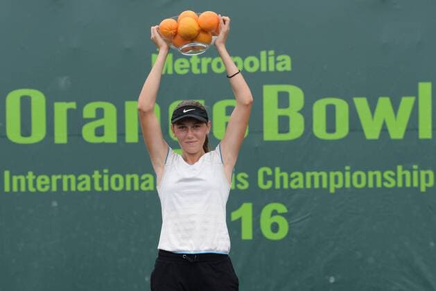 Tennis, Kaja Juvan gewinnt Metropolia Orange Bowl in Plantation December 11, 2016 - Plantation, Florida, United States - KAJA JUVAN of Slovenia poses for a photo after winning the Metropolia Orange Bowl International Tennis Championship in Plantation Florida Tennis 2016 - Metropolia Orange Bowl International Tennis Championship - ZUMAl132 20161211_zap_l132_013