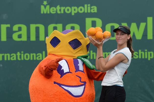 Tennis, Kaja Juvan gewinnt Metropolia Orange Bowl in Plantation December 11, 2016 - Plantation, Florida, United States - KAJA JUVAN of Slovenia poses for a photo after winning the Metropolia Orange Bowl International Tennis Championship in Plantation Florida Tennis 2016 - Metropolia Orange Bowl International Tennis Championship - ZUMAl132 20161211_zap_l132_017