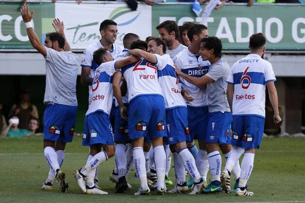 Fußball, Universidad Catolica gewinnt die Apertura in Chile Futbol, Temuco vs Universidad Catolica. Decimo quinta fecha, campeonato de Apertura 2016 17 El jugador de Universidad Catolica Nicolas Castillo, celebra su gol contra Deportes Temuco durante el partido de primera division disputado en el estadio German Becker de Temuco, Chile. 08 12 2016 Javier Torres Photosport Football, Temuco vs Universidad Catolica. 15th date, Aperture Championship 2016 17 Universidad Catolica s player Nicolas Castillo, celebrates after scoring against Deportes Temuco during the first division football match held at the German Becker stadium in Temuco, Chile. 08 12 2016 Javier Torres Photosport Temuco vs Universidad Catolica, campeonato de Apertura 2016 17