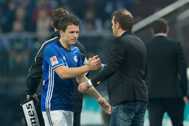 Gelsenkirchen, Germany 11.12.2016, 1. Bundesliga 14. Spieltag, FC Schalke 04 - Bayer 04 Leverkusen, Yevhen Konoplyanka (S04) und Trainer Markus Weinzierl (S04) ( DeFodi001
