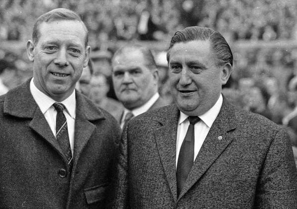 Fußball, Trainerhistorie, Wuppertaler SV Regionalliga West , Wuppertaler SV - Fortuna Düsseldorf 4:0 , 19.04.1964 , Die Trainer Kuno Kloetzer (F95) und Robert -Zapf- Gebhardt (WSV) vorm Spiel HM