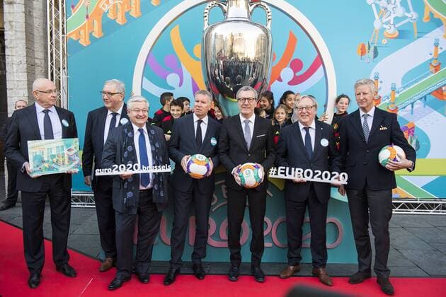 Fußball, Präsentation des Logos für die EM 2020 President of the Royal Dutch Football Association (KNVB) Michael van Praag, unidentified, Brussels region Minister Guy Vanhengel, Brussels alderman Alain Courtois, Brussels City mayor Yvan Mayeur, KBVB-URBSFA Belgium soccer union chairman Francois De Keersmaecker and State Secretary for Foreign Trade Pieter De Crem pictured during a special ceremony for the launch of the logo of Euro 2020 Brussels, as host city of the 2020 European soccer championships, in Brussels city hall, Wednesday 14 December 2016, with UEFA, Belgian soccer federation KBVB - URBSFA, Brussels Region government and Brussels city. LAURIExDIEFFEMBACQ x04997177x