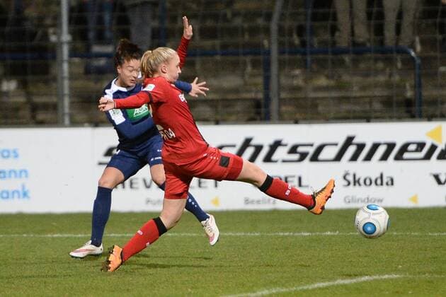 Fussball, Frauen, 1. Bundesliga, Saison 2016 17 (9. Spieltag), 1. FFC Turbine Potsdam - Bayer 04 Leverkusen, Felicitas Rauch (Nr. 19, 1. FFC Turbine Potsdam) erzielt das Tor zum 1:0, 14.12.16,