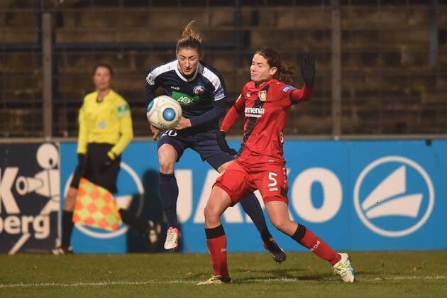 Fussball, Frauen, 1. Bundesliga, Saison 2016 17 (9. Spieltag), 1. FFC Turbine Potsdam - Bayer 04 Leverkusen, Bianca Schmidt (Nr. 20, 1. FFC Turbine Potsdam), Annike Krahn (Nr. 5, Bayer 04 Leverkusen), 14.12.16,