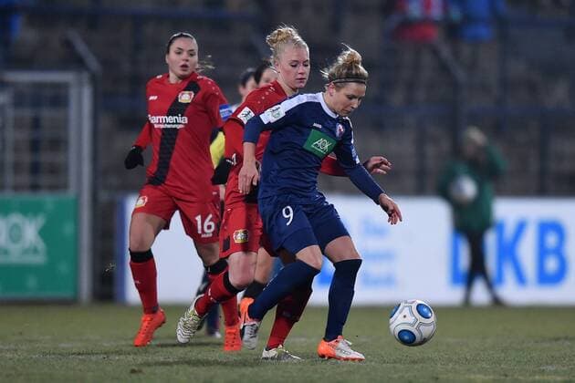 Fussball, Frauen, 1. Bundesliga, Saison 2016 17 (9. Spieltag), 1. FFC Turbine Potsdam - Bayer 04 Leverkusen, Laura Widak (Nr. 16, Bayer 04 Leverkusen), Merle Barth (Nr. 9, Bayer 04 Leverkusen), Svenja Huth (Nr. 9, 1. FFC Turbine Potsdam), 14.12.16,