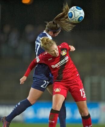 Fussball Frauen 1.Bundesliga 14.12.2016 Potsdam Karl Liebknecht Stadion 1 FFC Turbine Potsdam geg Bayer 04 Leverkusen 1 : 0 Sarah ZADRAZIL 27 Turbine Rebecca KNAAK 15 Leverkusen