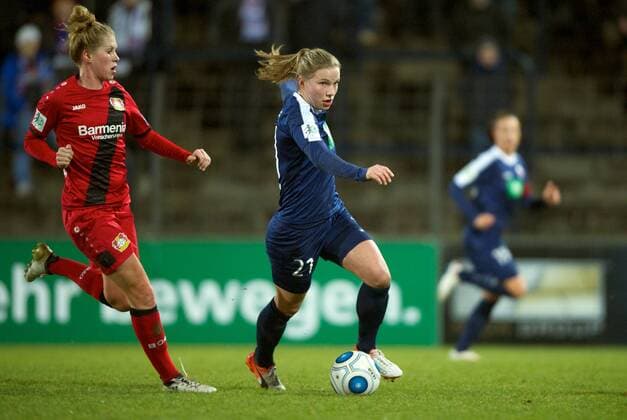 Fussball Frauen 1.Bundesliga 14.12.2016 Potsdam Karl Liebknecht Stadion 1 FFC Turbine Potsdam geg Bayer 04 Leverkusen 1 : 0 Rebecca KNAAK 15 Leverkusen Tabea KEMME 21 Turbine