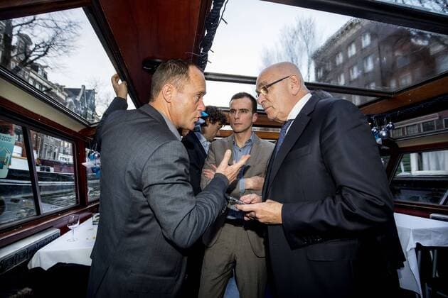 Fußball, UEFA präsentiert Amsterdam als eine Gastgeberstadt der EURO 2020 Bert van Oostveen en Michael van Praag op de boot na de onthulling van het Euro 2020 logo Foto ; Pim Ras 2016 2017 xVIxxIVx 6773284